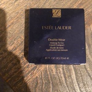 Ester Lauderdale Double Wear Liquid Compact